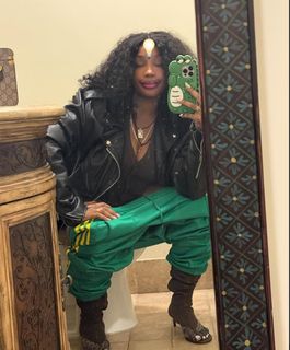 SZA feet photo 3