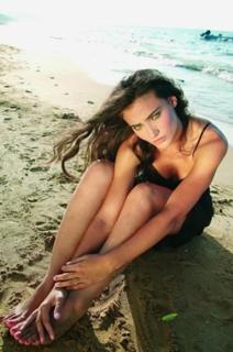 Saadet Aksoy feet photo 2
