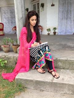 Saba Qamar feet photo thumbnail