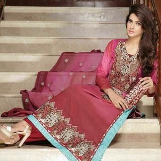 Saba Qamar feet photo thumbnail
