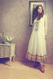 Saba Qamar feet photo thumbnail