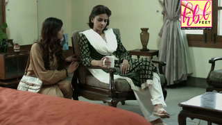 Saba Qamar feet photo thumbnail