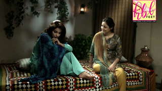 Saba Qamar feet photo thumbnail