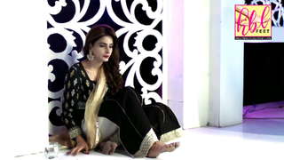 Saba Qamar feet photo thumbnail