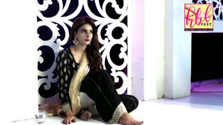 Saba Qamar feet photo thumbnail