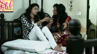Saba Qamar feet photo thumbnail