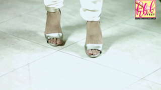 Saba Qamar feet photo thumbnail