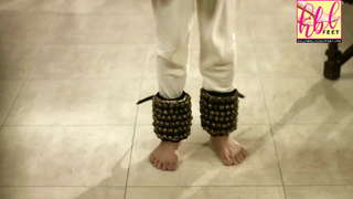 Saba Qamar feet photo thumbnail