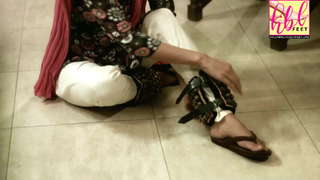 Saba Qamar feet photo thumbnail