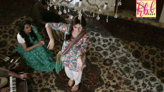 Saba Qamar feet photo thumbnail