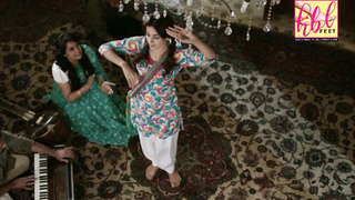 Saba Qamar feet photo thumbnail