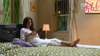 Saba Qamar feet photo thumbnail