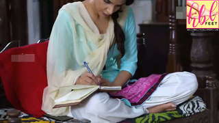 Saba Qamar feet photo thumbnail