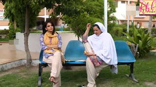 Saba Qamar feet photo thumbnail