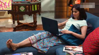 Saba Qamar feet photo thumbnail