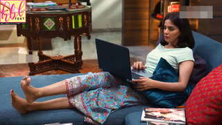 Saba Qamar feet photo thumbnail
