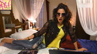 Saba Qamar feet photo thumbnail