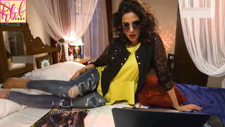 Saba Qamar feet photo thumbnail