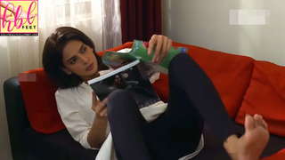 Saba Qamar feet photo thumbnail