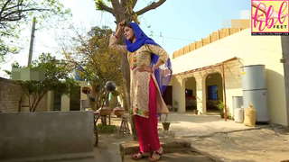 Saba Qamar feet photo thumbnail