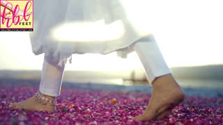 Saba Qamar feet photo thumbnail