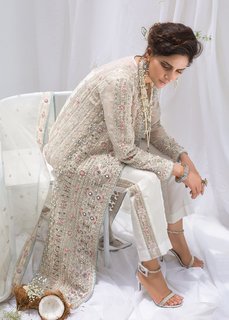 Saba Qamar feet photo thumbnail