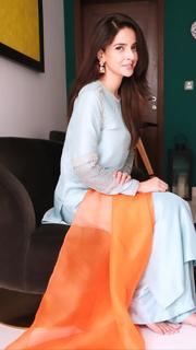 Saba Qamar feet photo thumbnail