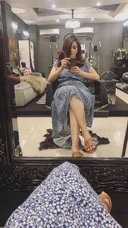 Saba Qamar feet photo thumbnail