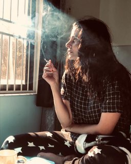 Saba Qamar feet photo thumbnail