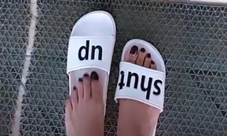 Saba Qamar feet photo thumbnail