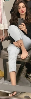 Saba Qamar feet photo thumbnail