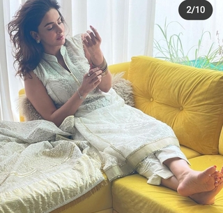 Saba Qamar feet photo thumbnail