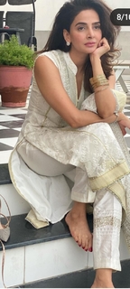 Saba Qamar feet photo thumbnail