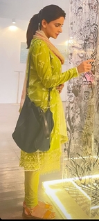 Saba Qamar feet photo thumbnail