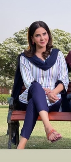 Saba Qamar feet photo thumbnail