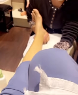 Saba Qamar feet photo thumbnail