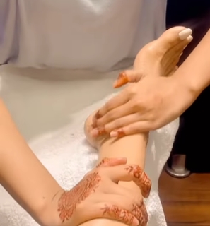 Saba Qamar feet photo thumbnail