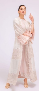 Saba Qamar feet photo thumbnail