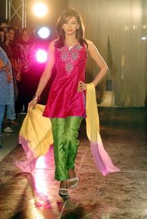 Saba Qamar feet photo thumbnail