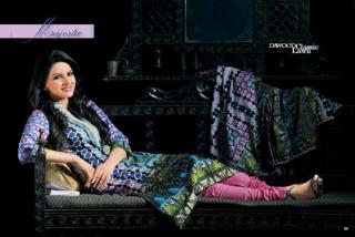 Saba Qamar feet photo thumbnail