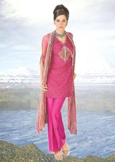 Saba Qamar feet photo thumbnail