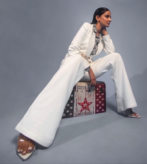 Saba Qamar feet photo thumbnail