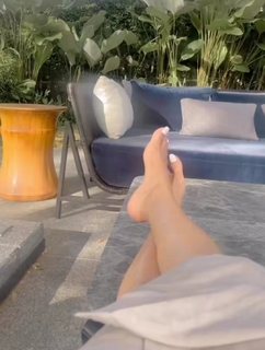 Saba Qamar feet photo thumbnail