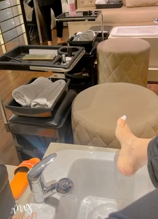 Saba Qamar feet photo thumbnail