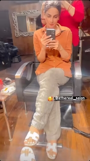Saba Qamar feet photo thumbnail