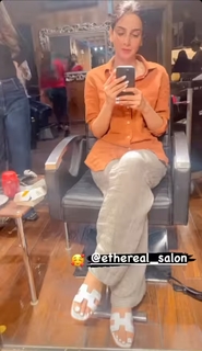Saba Qamar feet photo thumbnail