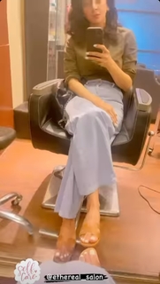 Saba Qamar feet photo thumbnail
