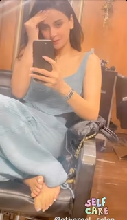 Saba Qamar feet photo thumbnail