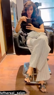 Saba Qamar feet photo thumbnail