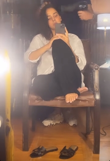 Saba Qamar feet photo thumbnail